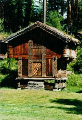 2001 06 19 I2 15 kviteseid bygdetun 1 small