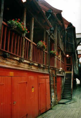 2001 06 28 I7 17 bergen bryggen 4 small